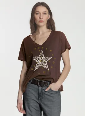 Graphic Rebel Vee - Maroon Folk Star Studs